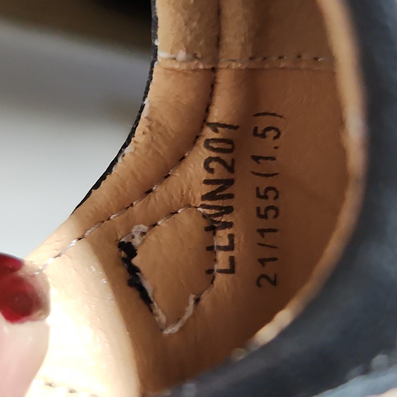 Black Mary Jane Heart Cut Out Detail Girls Toddler Dress Shoe 5.5 - Picture 13 of 16